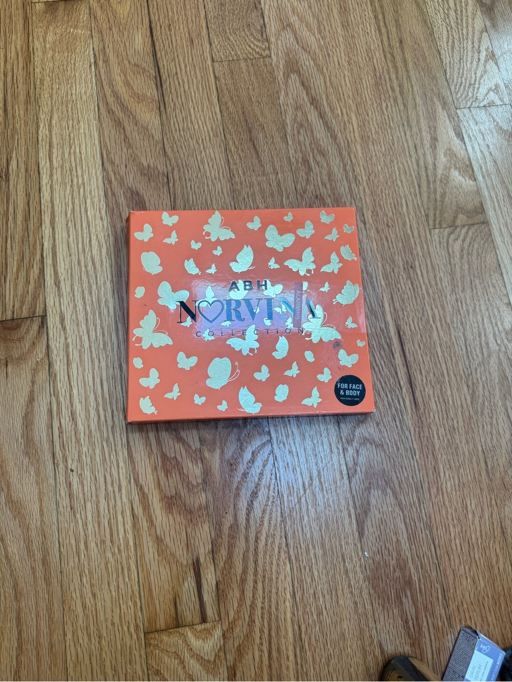 Norvina Orange Eyeshadow Palette - Vibrant Orange Shades